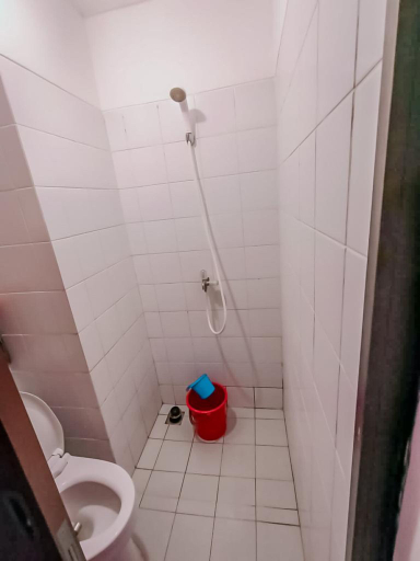 Bathroom 5, Winda Rooms Apatel ECO Home Citra Raya, Tangerang