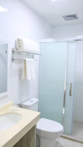 Bathroom 5, Hampton Suites Davao, Davao City