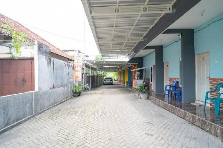 Others 5, RedDoorz Syariah near Lippo Plaza Sidoarjo, Sidoarjo