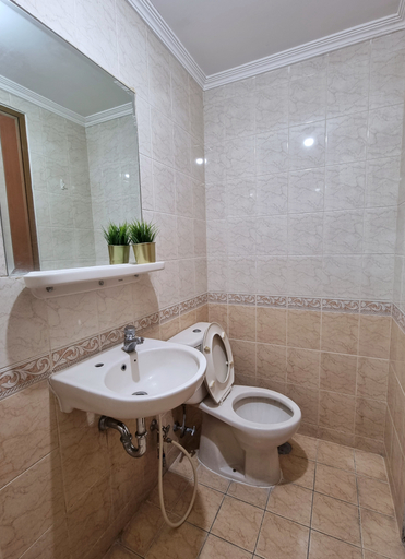 Bathroom 5, Majesty Apartement 2BR with City View, Bandung