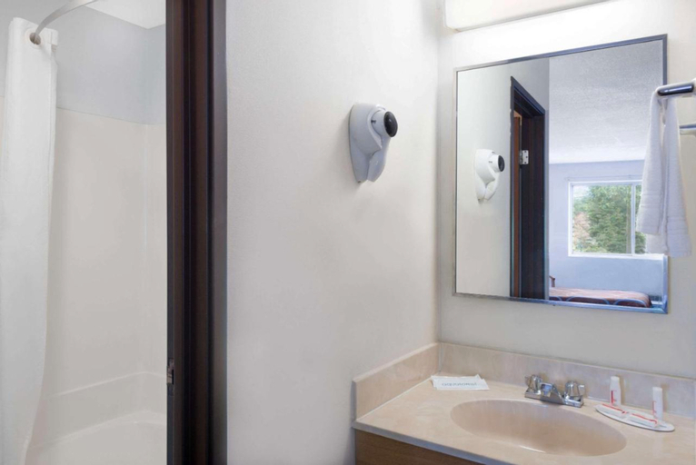 Bathroom 11