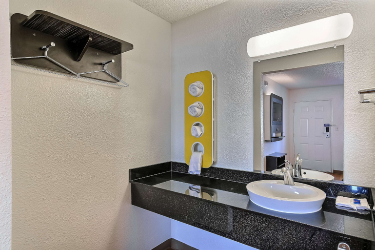 Bathroom 4