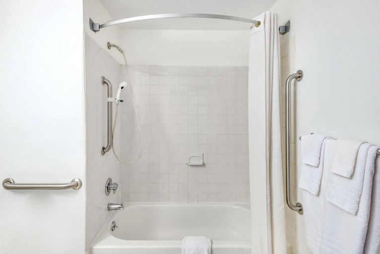 Bathroom 10