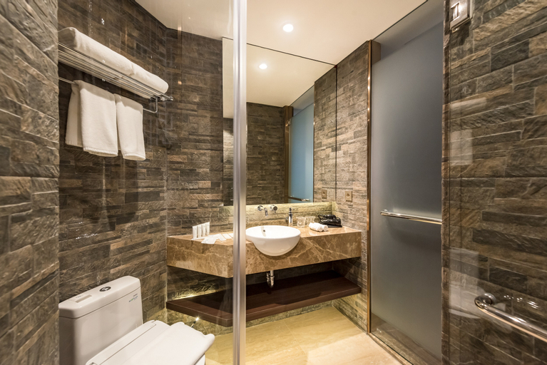 Bathroom 7