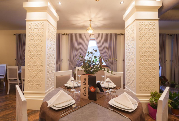Others, Hotel Casta Diva, Korçës
