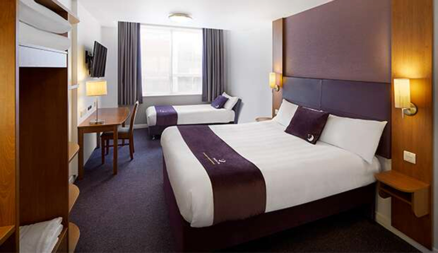 Bedroom 4, Premier Inn Cambridge - A14 J32, Cambridgeshire