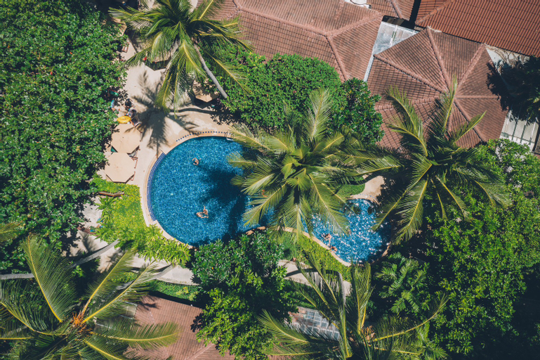 Exterior & Views 25