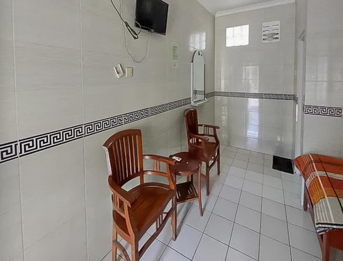 Public Area 3, RedDoorz Syariah @ Hotel Sidomulyo Pacitan, Pacitan
