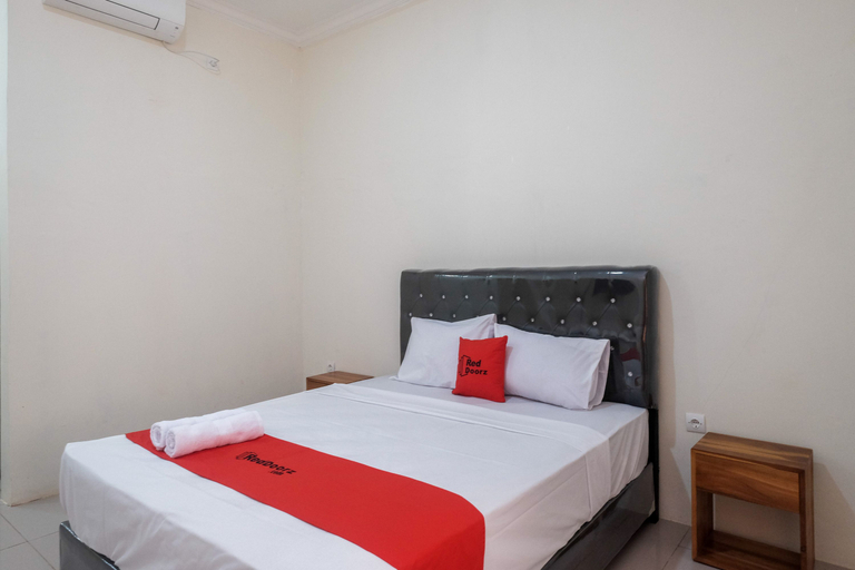 Bedroom 2, RedDoorz Plus Syariah @ Hotel Indonesia Kajen, Pekalongan