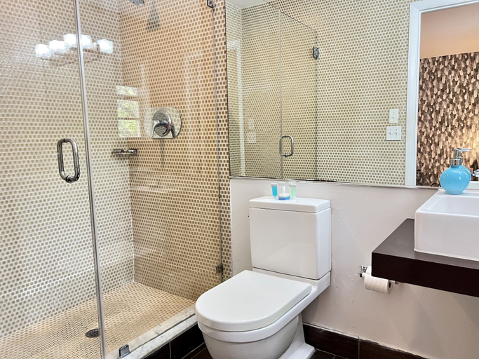 Bathroom 4, The New Hotel, Miami-Dade
