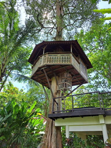Exterior & Views 24