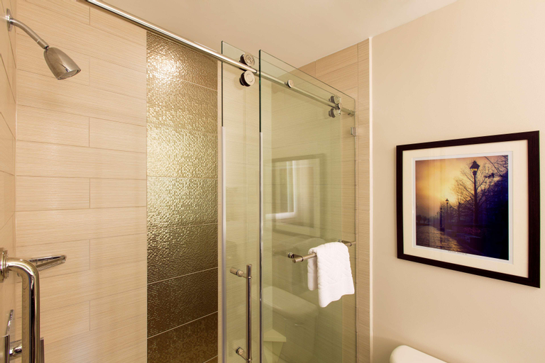 Bathroom 14