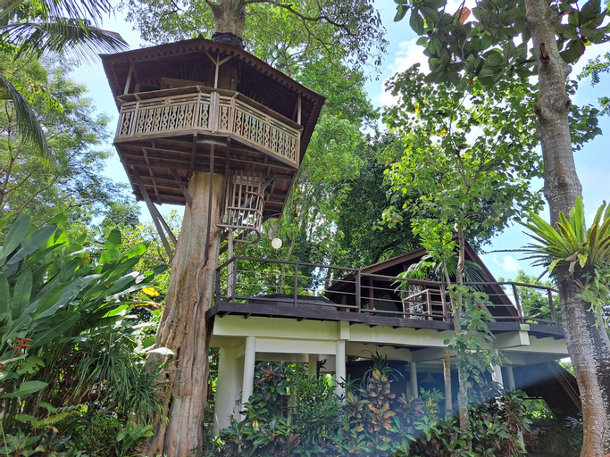Exterior & Views 23