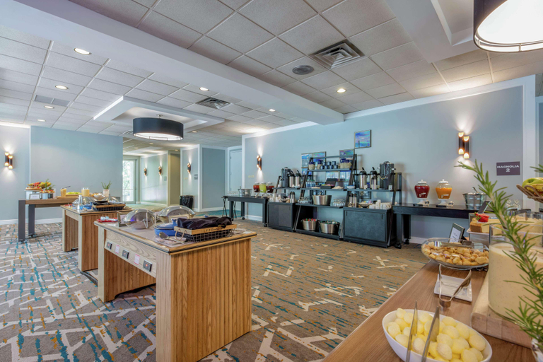 Food & Drinks 5, Doubletree By Hilton Birmingham Perimeter Park, Jefferson