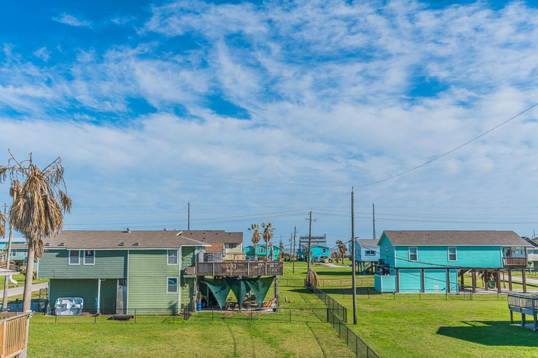 Exterior & Views 2, The Coast is Clear Great Home By Beach Bay, Galveston