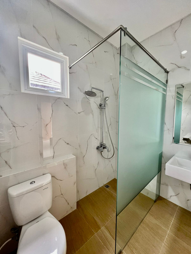 Bathroom 5, Platinum Yellow Bandung Villa 24pax Private Pool, Bandung