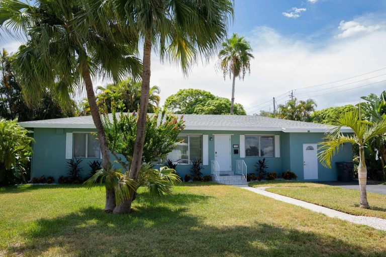 Exterior & Views 2, Cozy House With Patio, Fireplace, Parking - Hollywood, Florida, Broward
