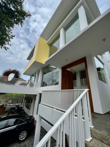 Exterior & Views 2, Platinum Yellow Bandung Villa 24pax Private Pool, Bandung