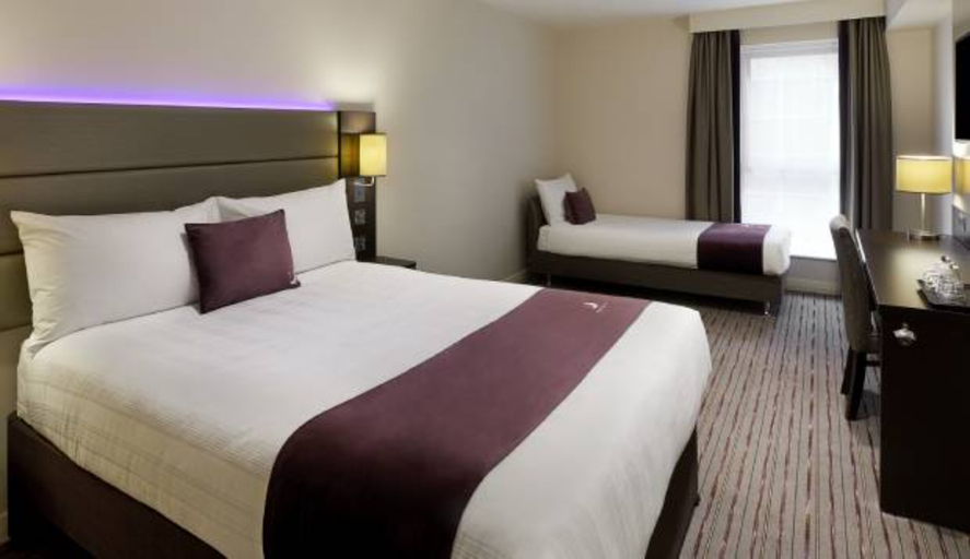 Bedroom 4, Premier Inn Manchester City - Piccadilly, Manchester