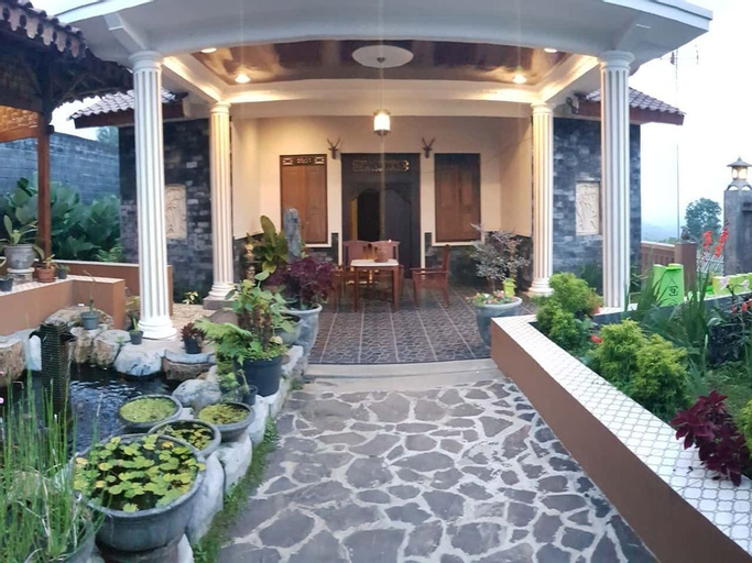 Exterior & Views 5, Intayu Premium Homestay, Malang