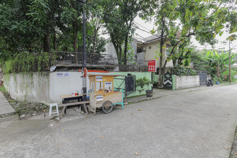 Others 5, RedDoorz near RS Sari Asih Ciledug, West Jakarta
