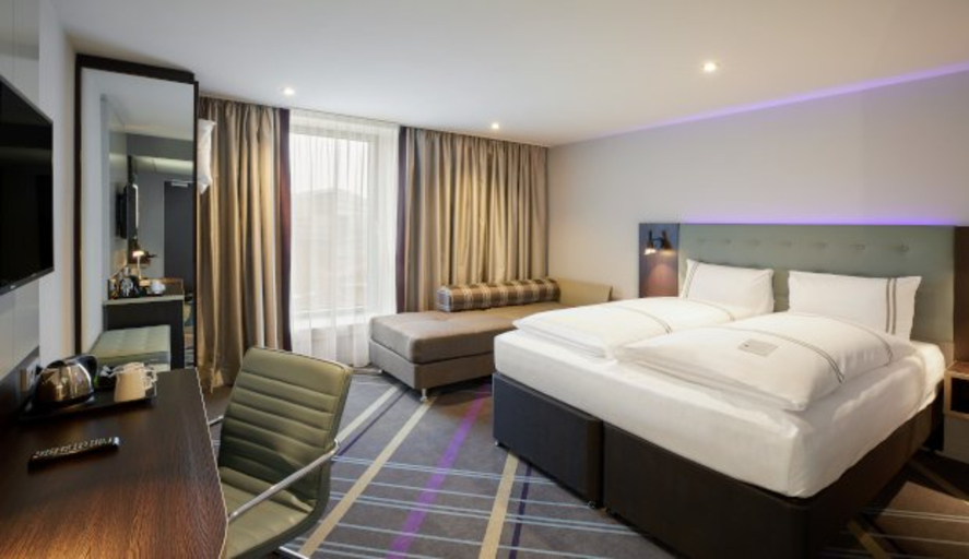 Bedroom 4, Premier Inn Hamburg St. Pauli, Hamburg