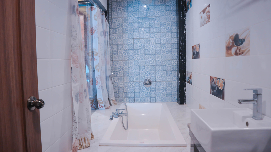 Bathroom 12