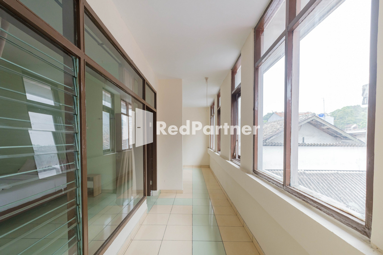 Exterior & Views 8