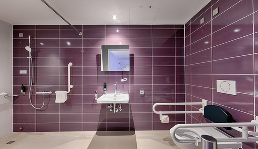 Bathroom 5, Premier Inn Duesseldorf City Friedrichstadt, Düsseldorf