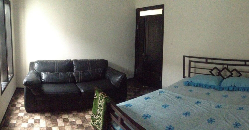 Bedroom 2, Intayu Premium Homestay, Malang