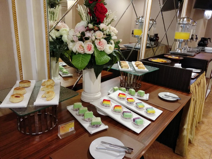 Food & Drinks 11