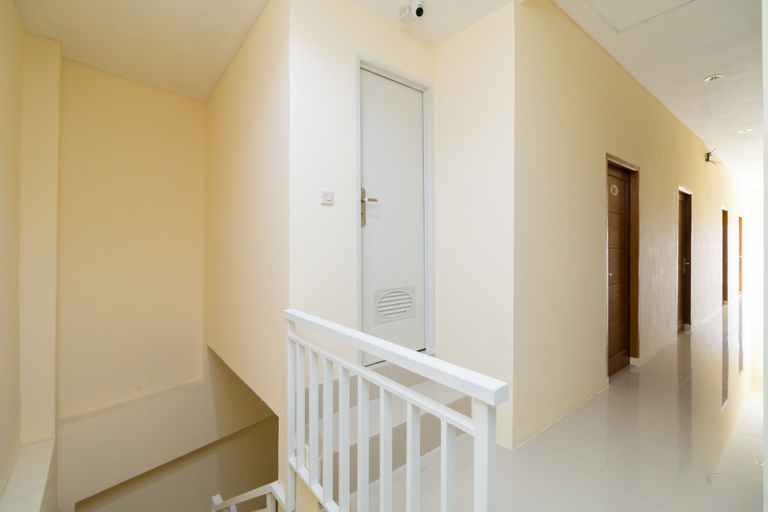 Public Area 3, RedDoorz @ Kemanggisan Raya, West Jakarta