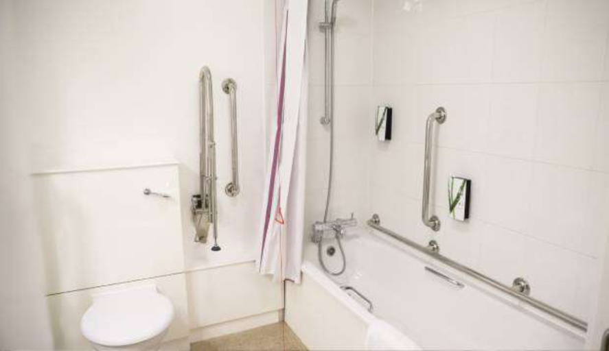 Bathroom 5, Premier Inn Liverpool City - Albert Dock, Sefton
