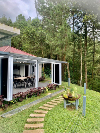 Exterior & Views 1