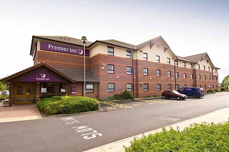 Exterior & Views 2, Premier Inn Bromsgrove Central, Worcestershire