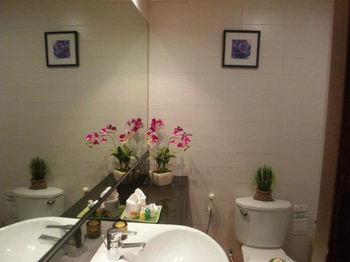 Bathroom 7