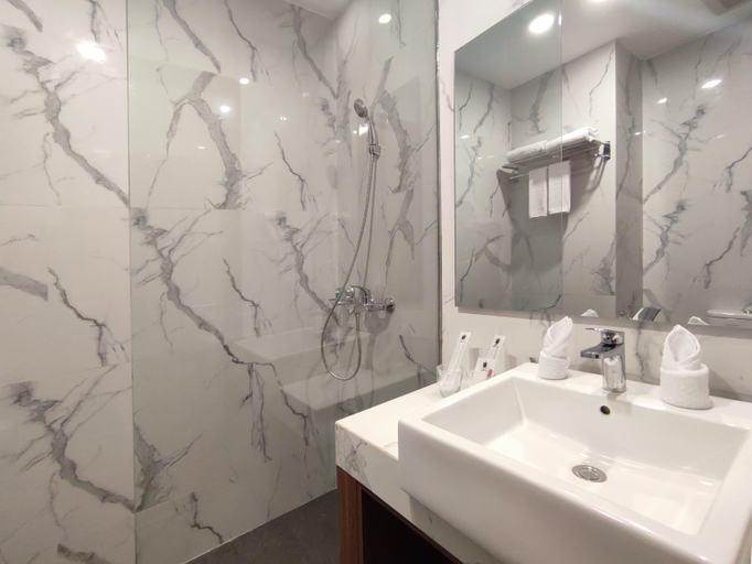 Bathroom 4, Unhas Hotel and Convention, Makassar