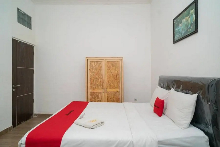 Bedroom 3, RedDoorz @ Sukomanunggal Surabaya, Surabaya