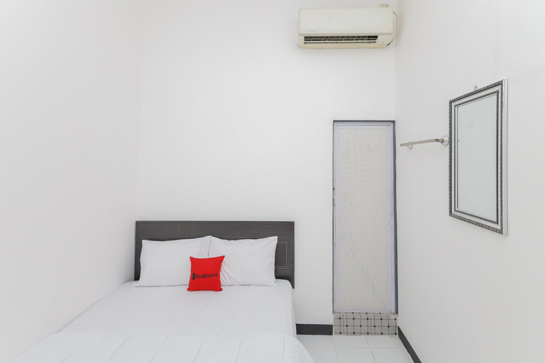 Bedroom 3, RedDoorz near Mayapada Hospital Surabaya, Surabaya