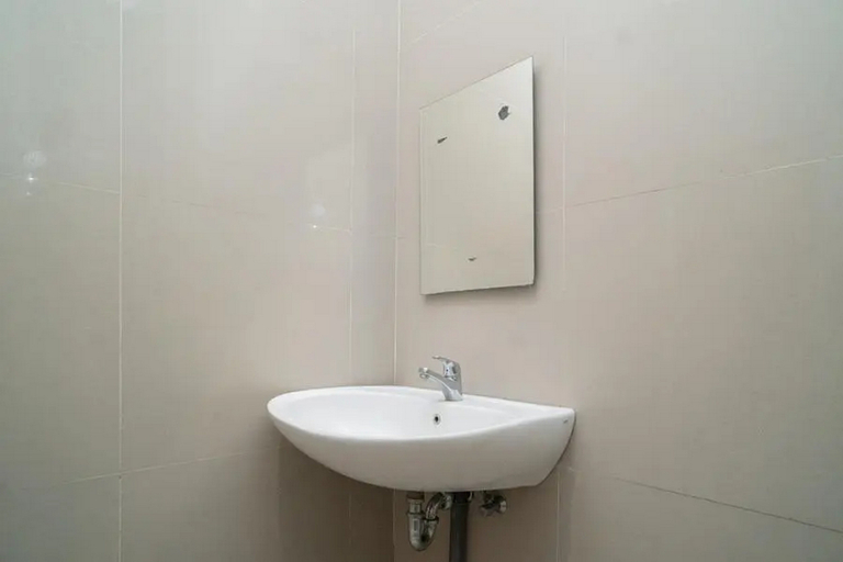Bathroom 4, RedDoorz @ Sukomanunggal Surabaya, Surabaya