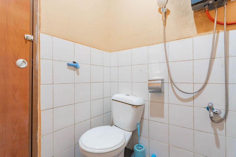 Bathroom 4, RedDoorz Plus @ Grand Yustik Sukabumi, Sukabumi