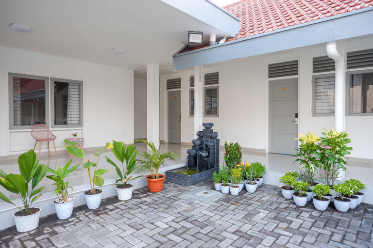 Exterior & Views 1, Urbanview Hotel MS Rooms Inn Simpang Lima by RedDoorz (permanently closed), Semarang