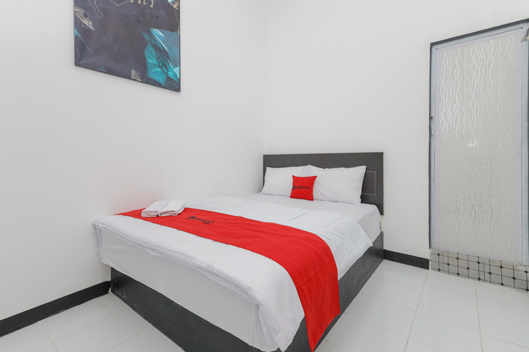 Bedroom 4, RedDoorz near Mayapada Hospital Surabaya, Surabaya