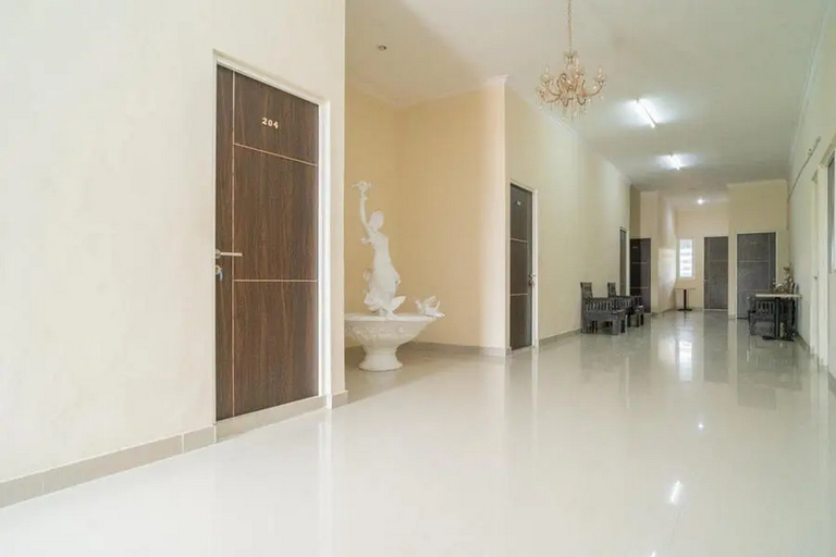 Public Area 3, RedDoorz @ Sukomanunggal Surabaya, Surabaya