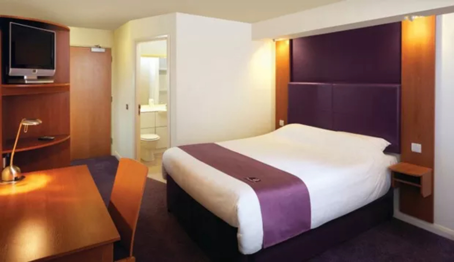 Bedroom 4, Premier Inn London County Hall, London