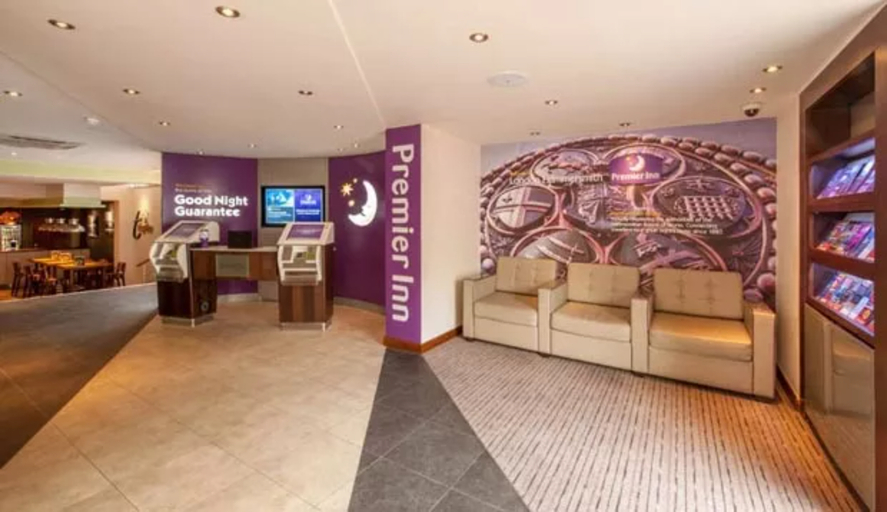 Public Area, Premier Inn London Hammersmith - Ravenscourt Park, London