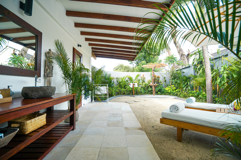 Exterior & Views 3