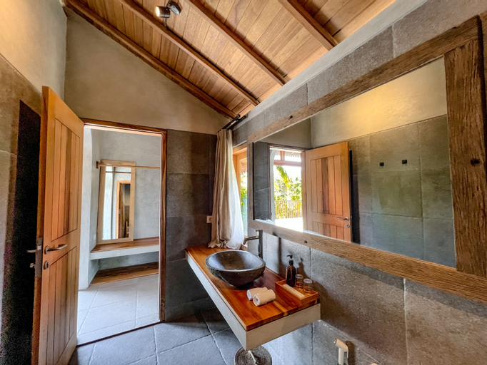 Bathroom 24