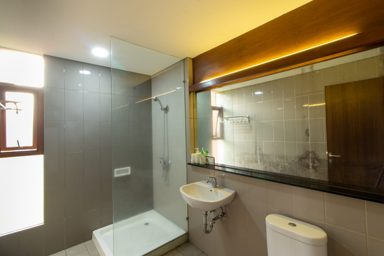 Bathroom 5, De Reiz Villa Naba Syariah 4BR Private Pool Family Only, Bandung