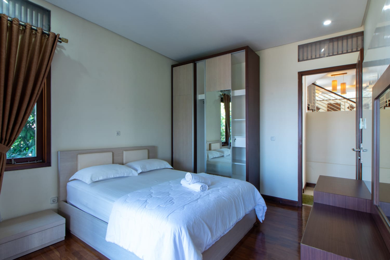 Bedroom 2, De Reiz Villa Meily Syariah 6BR  Private Pool Family Only, Bandung